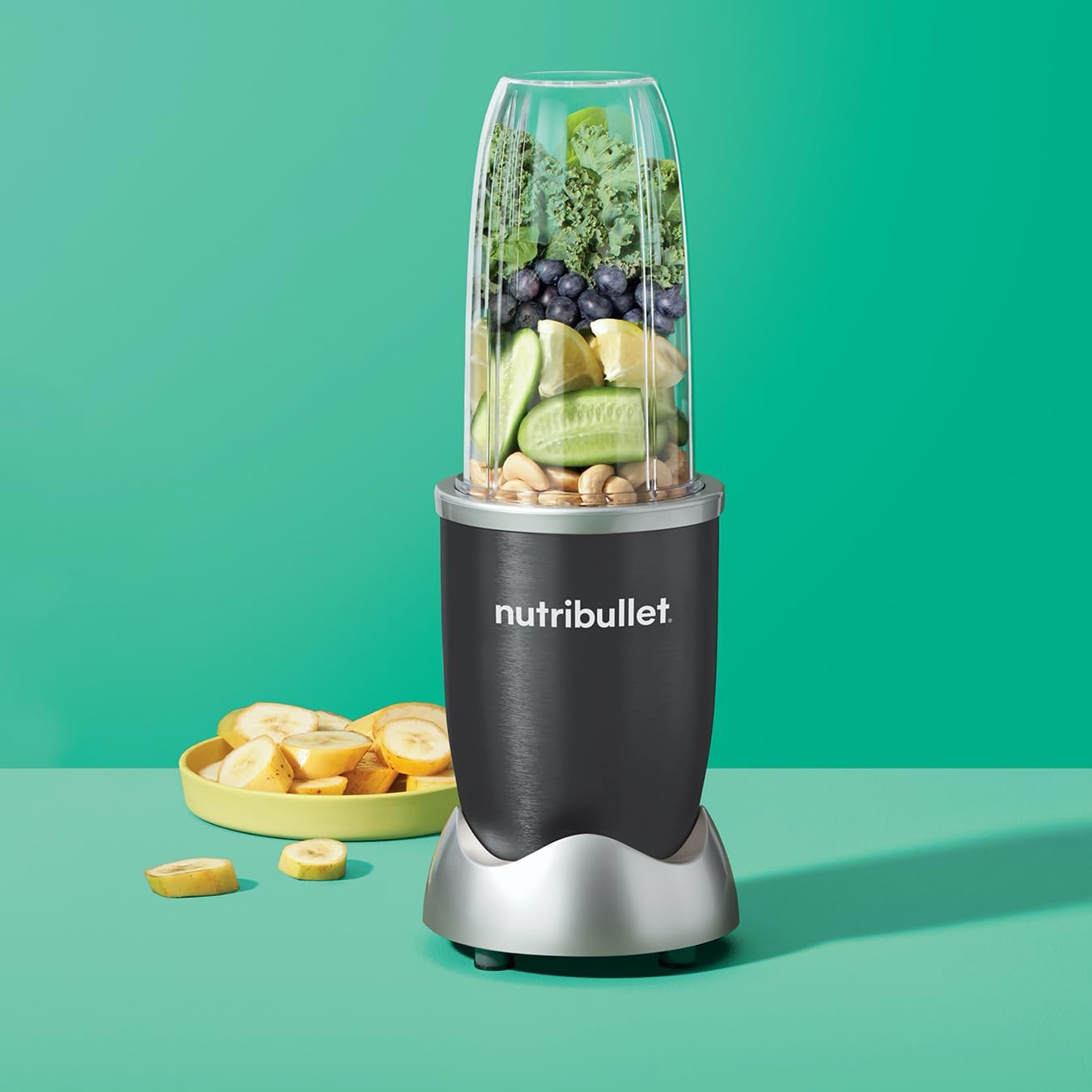 nutribullet Blender 600 Series - Powerful 20,000 RPM Extractor Blends Frozen Fruit, Nuts & Ice - 7 Piece Kit Includes Tall Cup, Short Cup, Handled Ring & Sealable Lid - Ideal for Smoothies