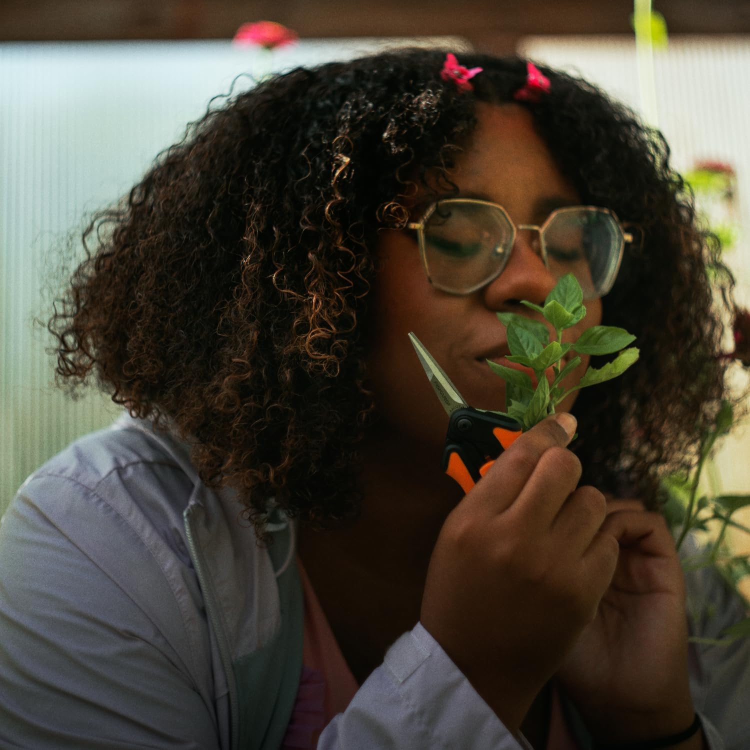 Fiskars Micro-Tip Pruning Snips - 6" Garden Shears with Sheath and Comfort Grip - Sharp Steel Blades - Quality Pruning Shears for Plants in Grow Tents and Hydroponics - Garden Tools - Cart Shape