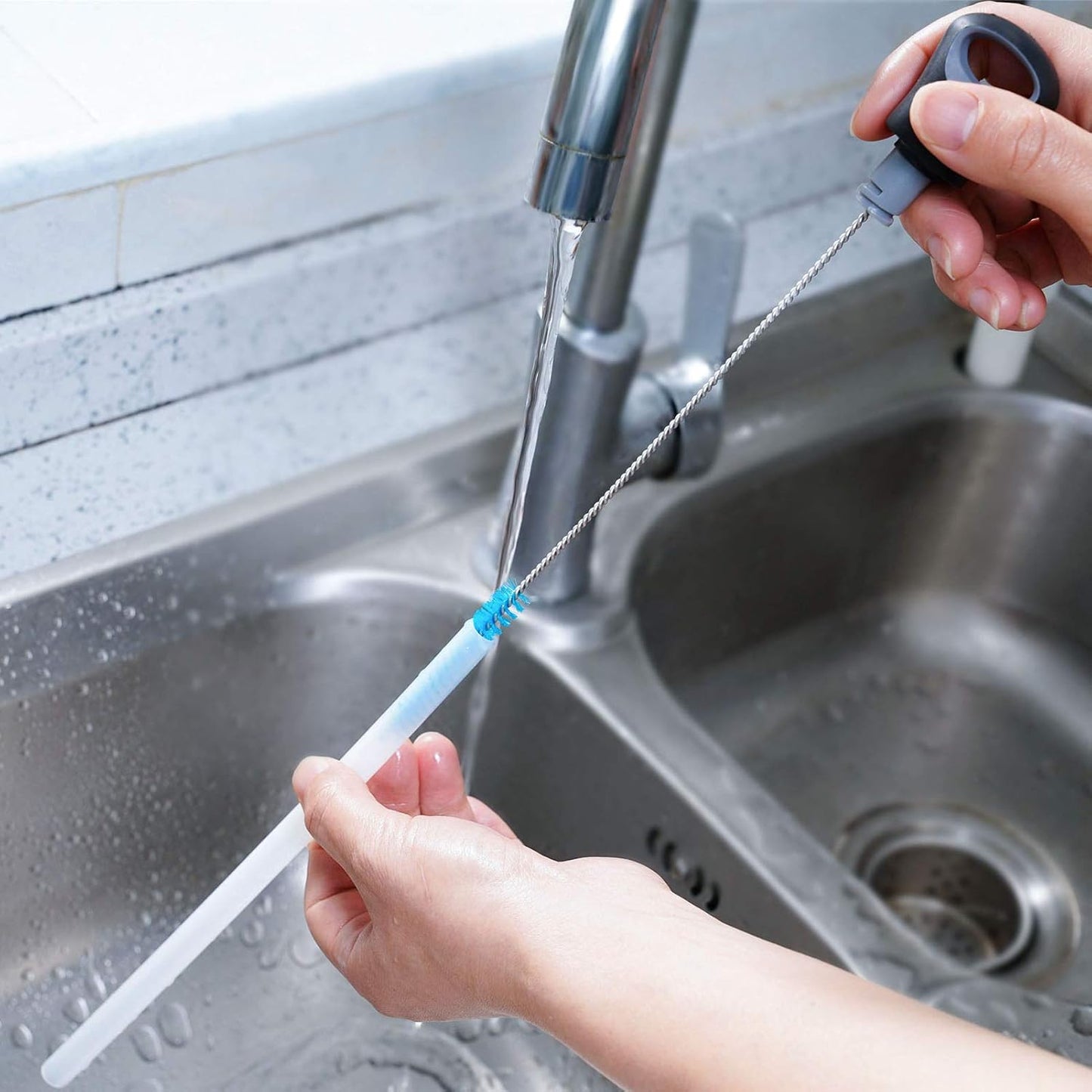 2-in-1 Bottle Brush with Straw Brush, Long Handle Water Bottle Scrubbing Brush, Built for Cleaning Sport Bottles, Baby Bottles, Water Bottles, Coffee Mugs, Wine Decanters, Flask, 1 Pack